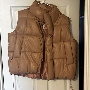 Mauvey pink cropped puffer vest size small - NWT